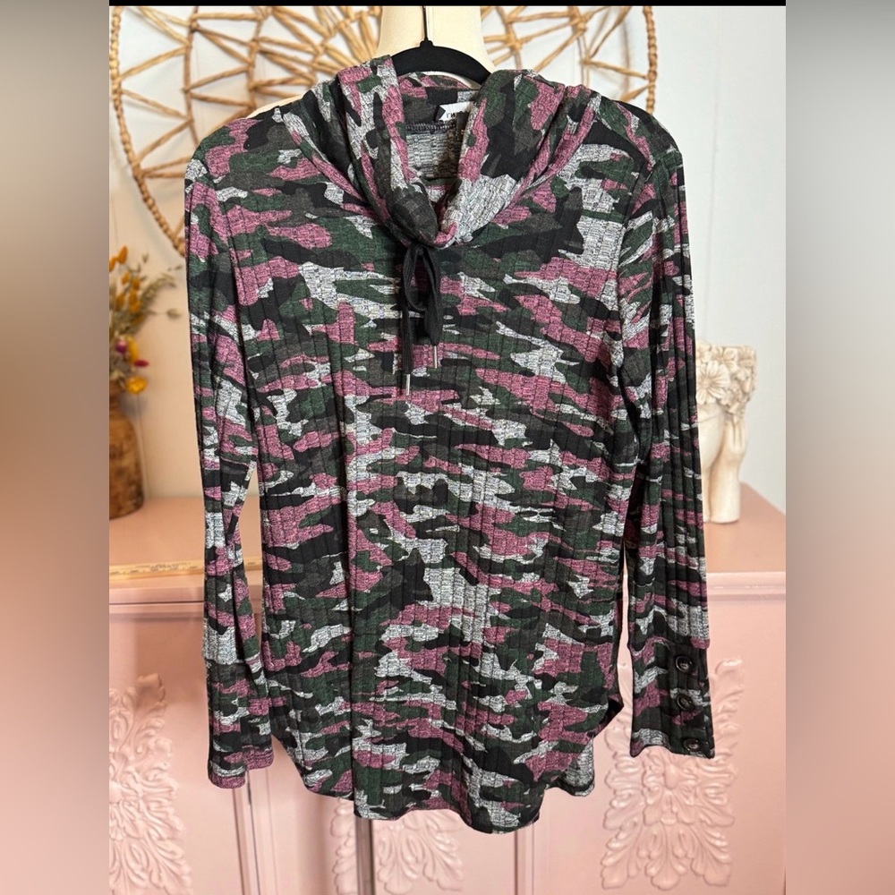 I.N.‎ Studio Pink and Green Camo Top